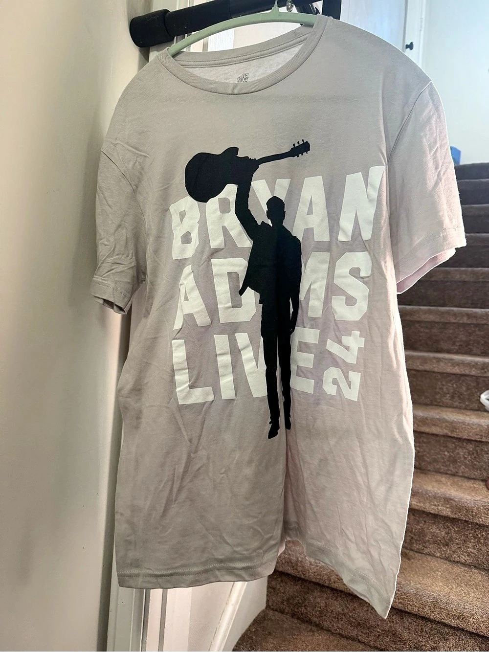 Bryan Adams Canada Tour Tee Graphic Short Sleeve Tee in Gray Pink Size Medium